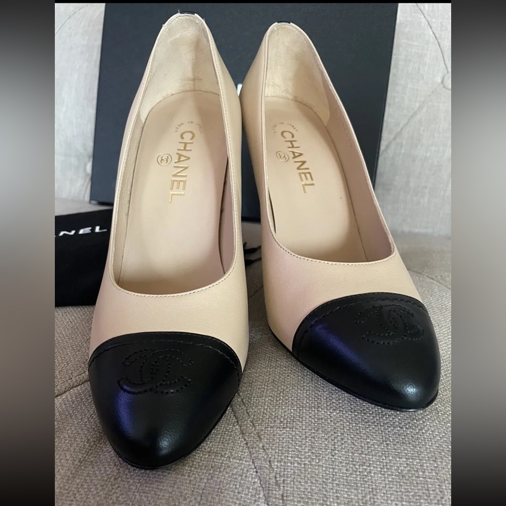 Chanel 18C Classic CC Lambskin Leather Two Tone Heels Size 38.5/US 8 - Picture 6 of 12